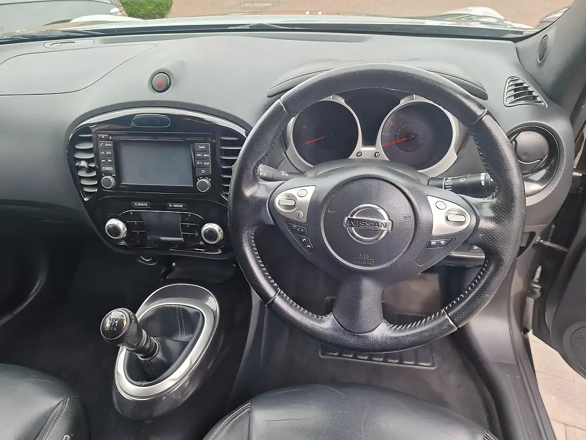 Used 2015 Nissan Juke Tekna Grey - Interior and Exterior details 3