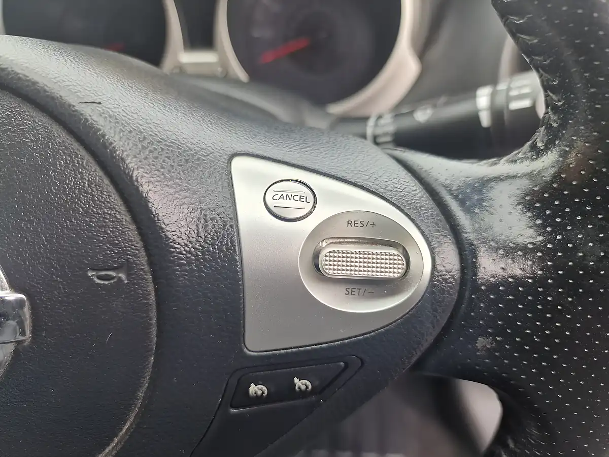 Used 2015 Nissan Juke Tekna Grey - Interior and Exterior details 7