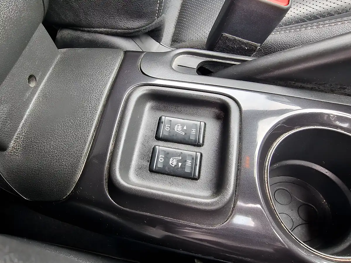 Used 2015 Nissan Juke Tekna Grey - Interior and Exterior details 9