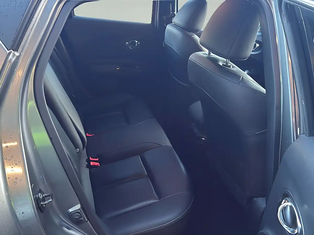Used 2015 Nissan Juke Tekna Gun Metallic - Interior and Exterior details 9
