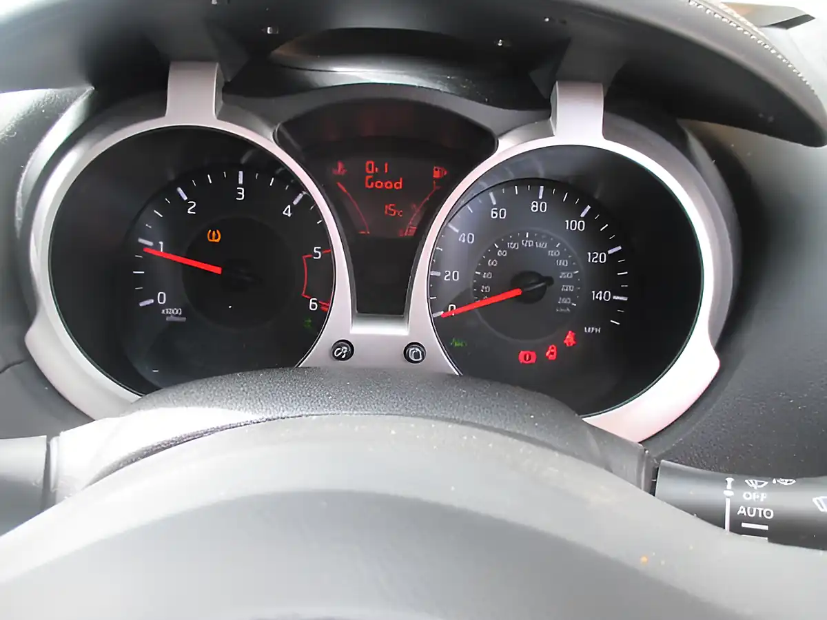 Used 2015 Nissan Juke Tekna Red - Interior and Exterior details 10