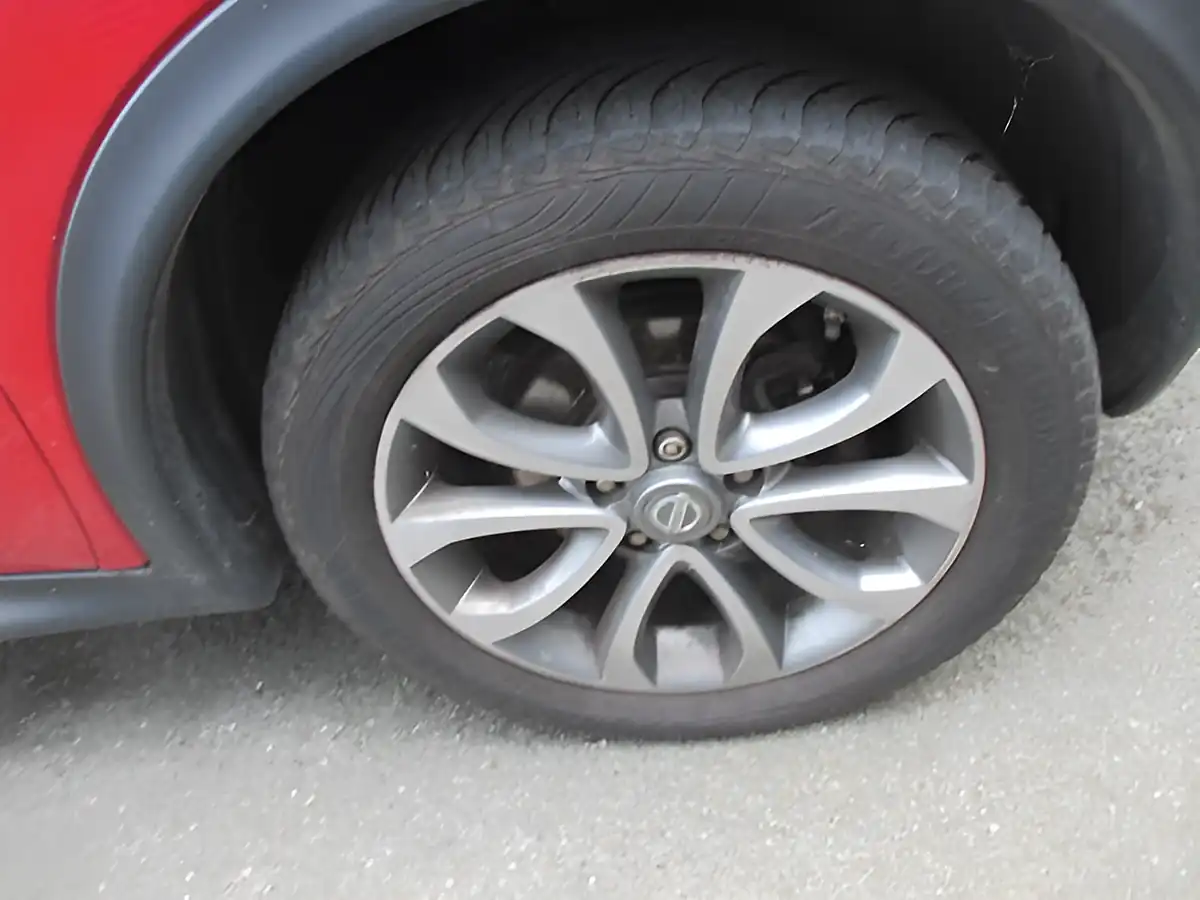 Used 2015 Nissan Juke Tekna Red - Interior and Exterior details 6