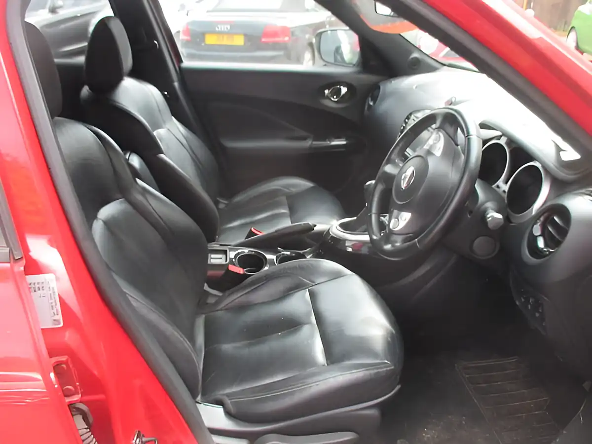 Used 2015 Nissan Juke Tekna Red - Interior and Exterior details 7
