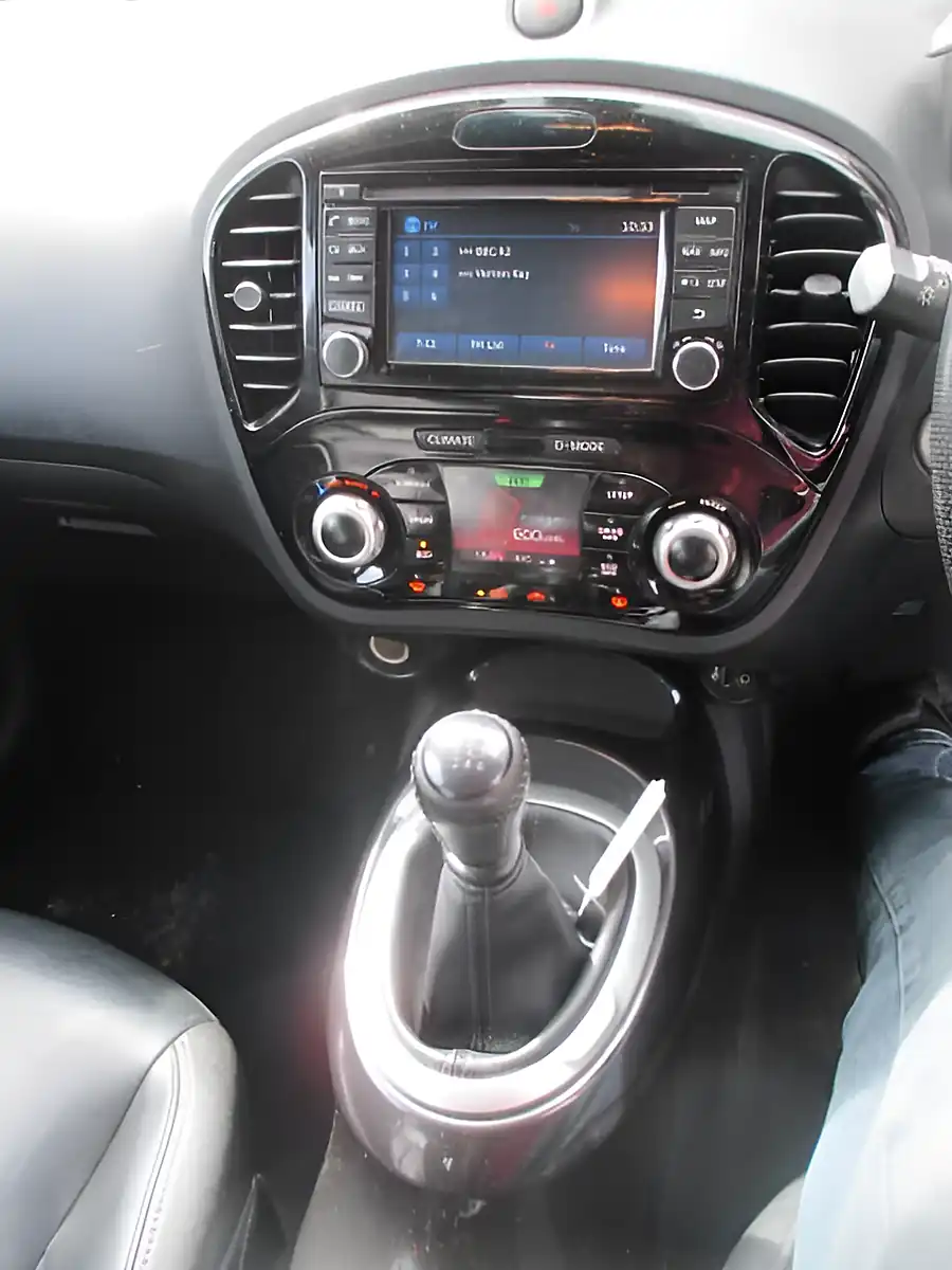 Used 2015 Nissan Juke Tekna Red - Interior and Exterior details 9