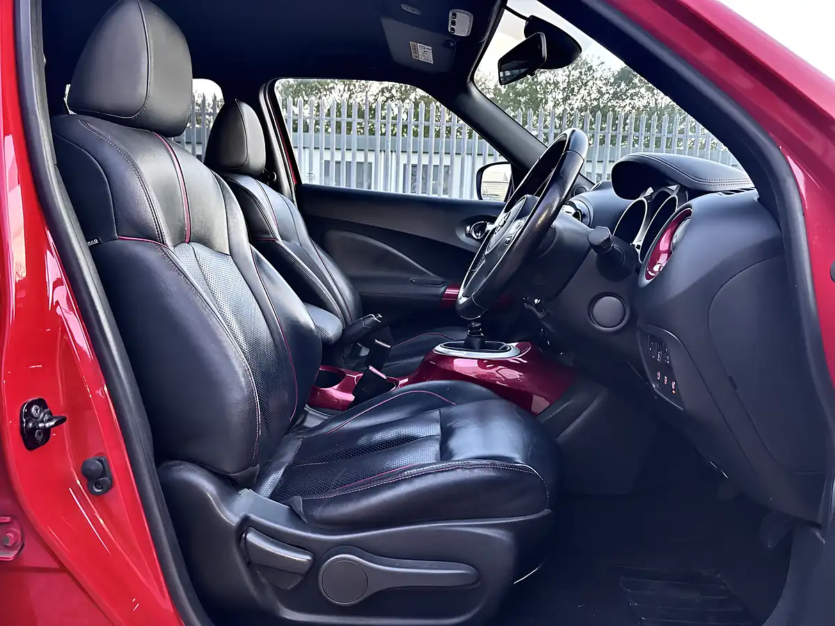 Used 2015 Nissan Juke Tekna Red - Interior and Exterior details 15