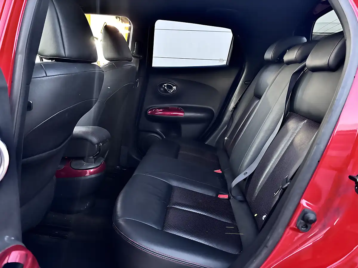 Used 2015 Nissan Juke Tekna Red - Interior and Exterior details 16