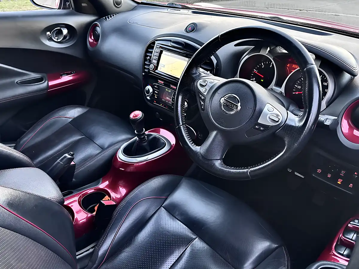 Used 2015 Nissan Juke Tekna Red - Interior and Exterior details 2