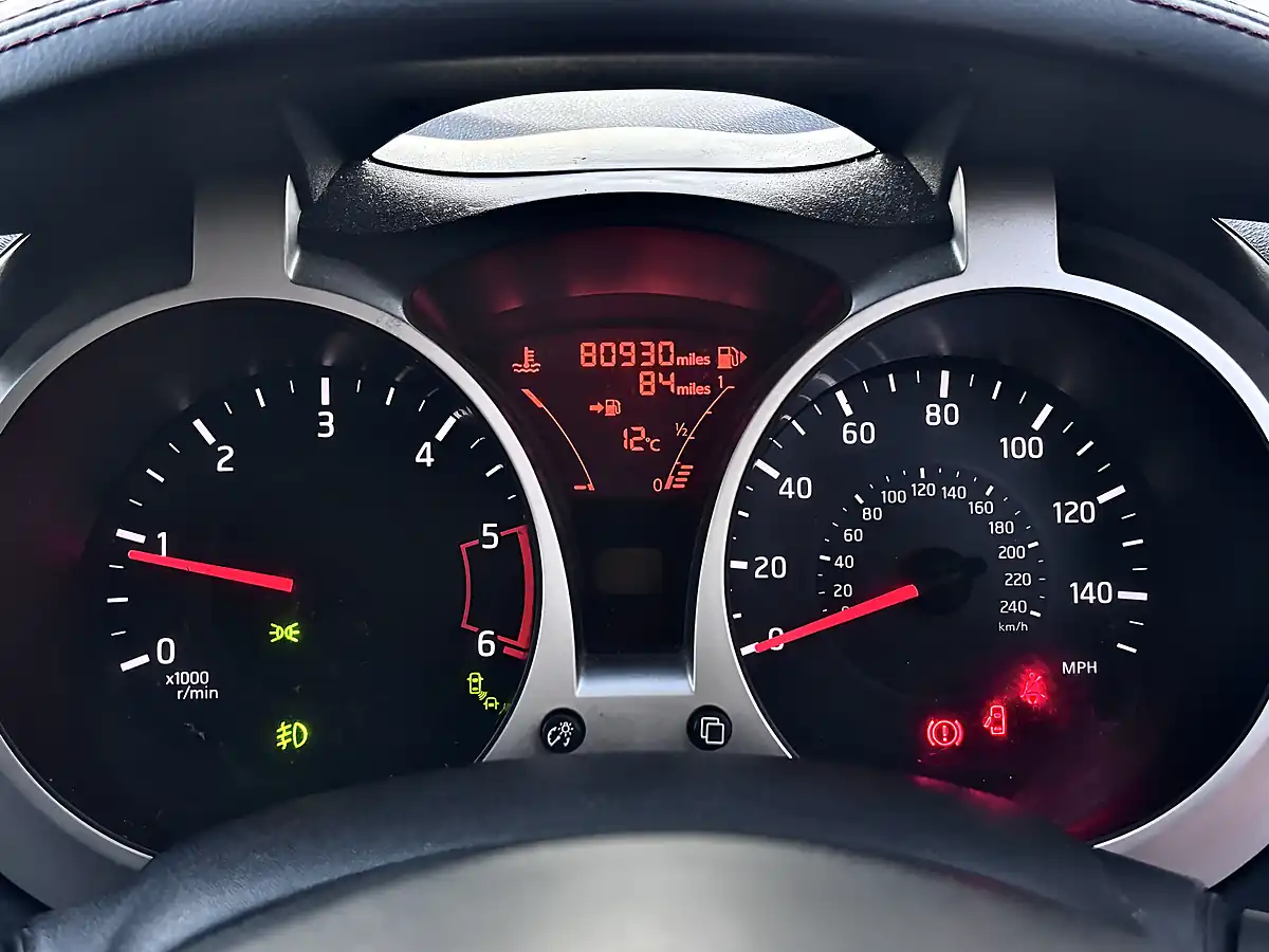 Used 2015 Nissan Juke Tekna Red - Interior and Exterior details 20