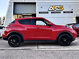 Used 2015 Nissan Juke Tekna Red - Interior and Exterior details 3