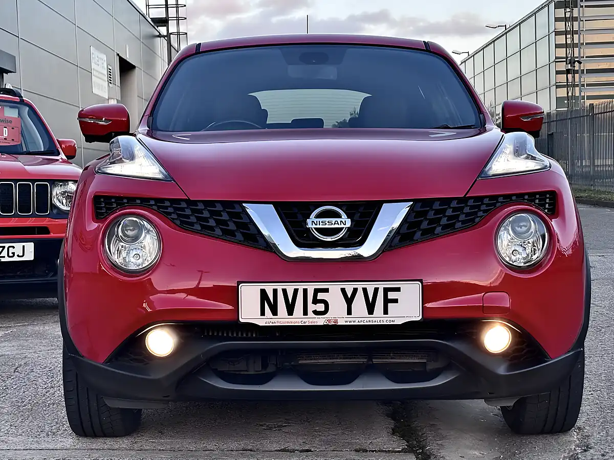 Used 2015 Nissan Juke Tekna Red - Interior and Exterior details 5