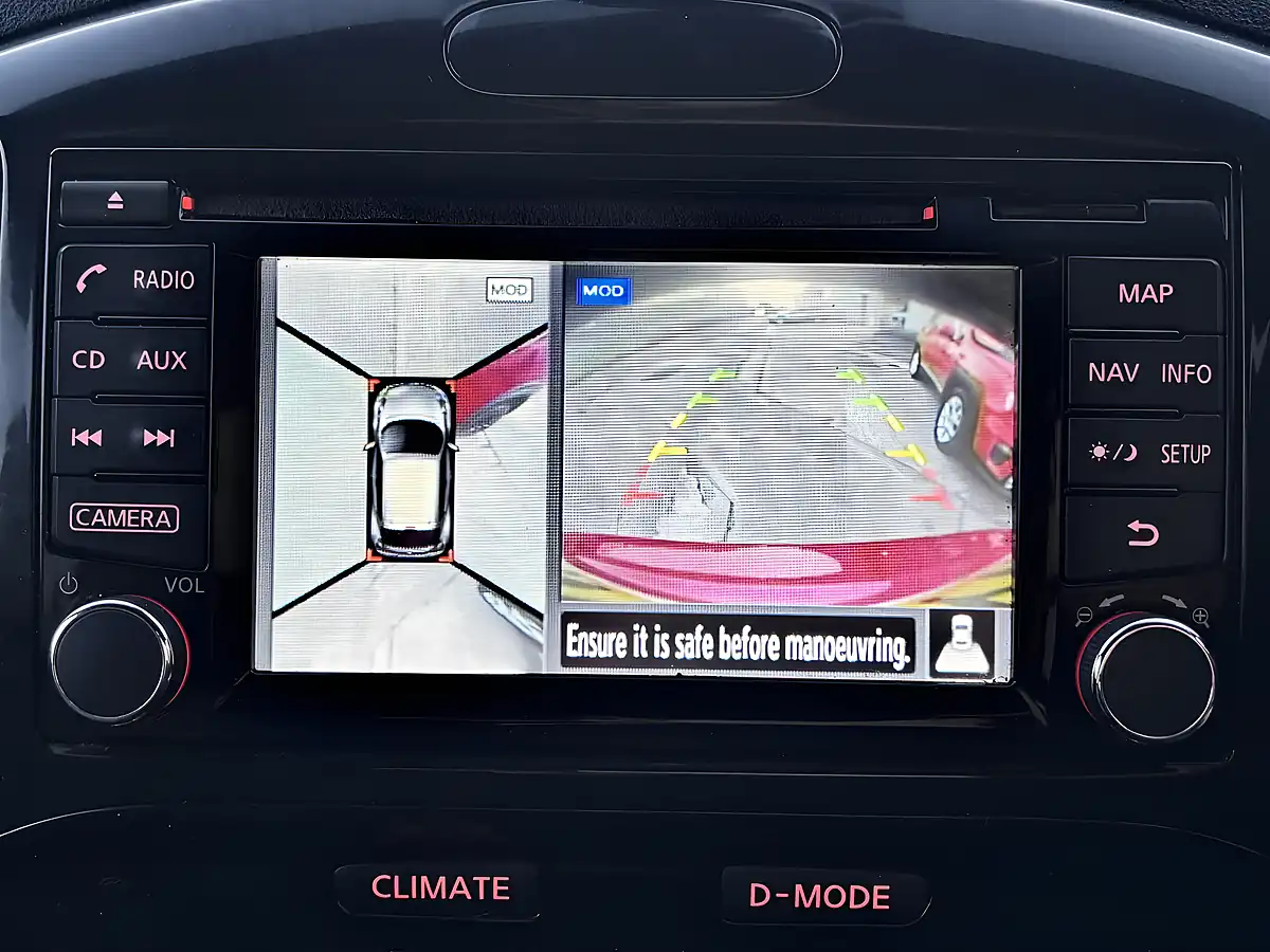 Used 2015 Nissan Juke Tekna Red - Interior and Exterior details 7