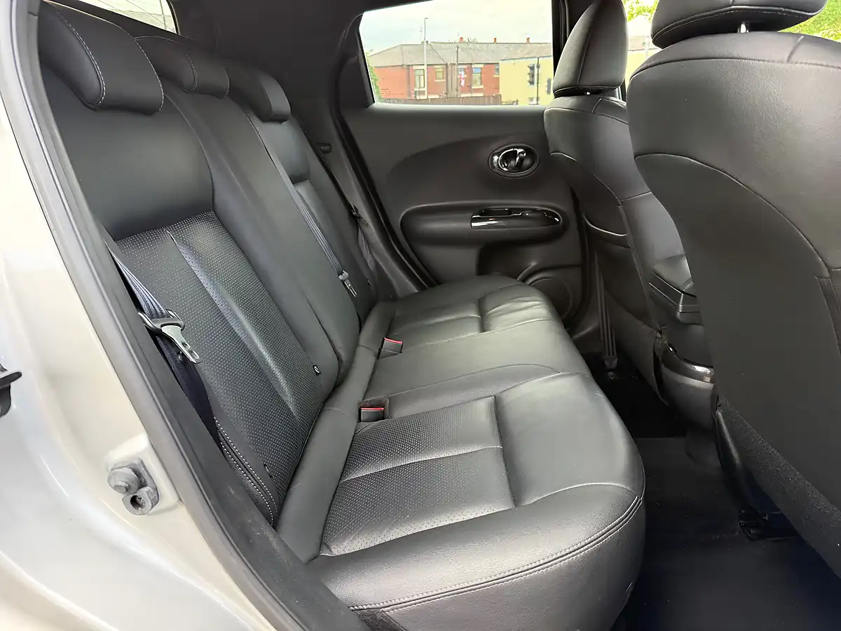Used 2015 Nissan Juke Tekna Silver - Interior and Exterior details 11
