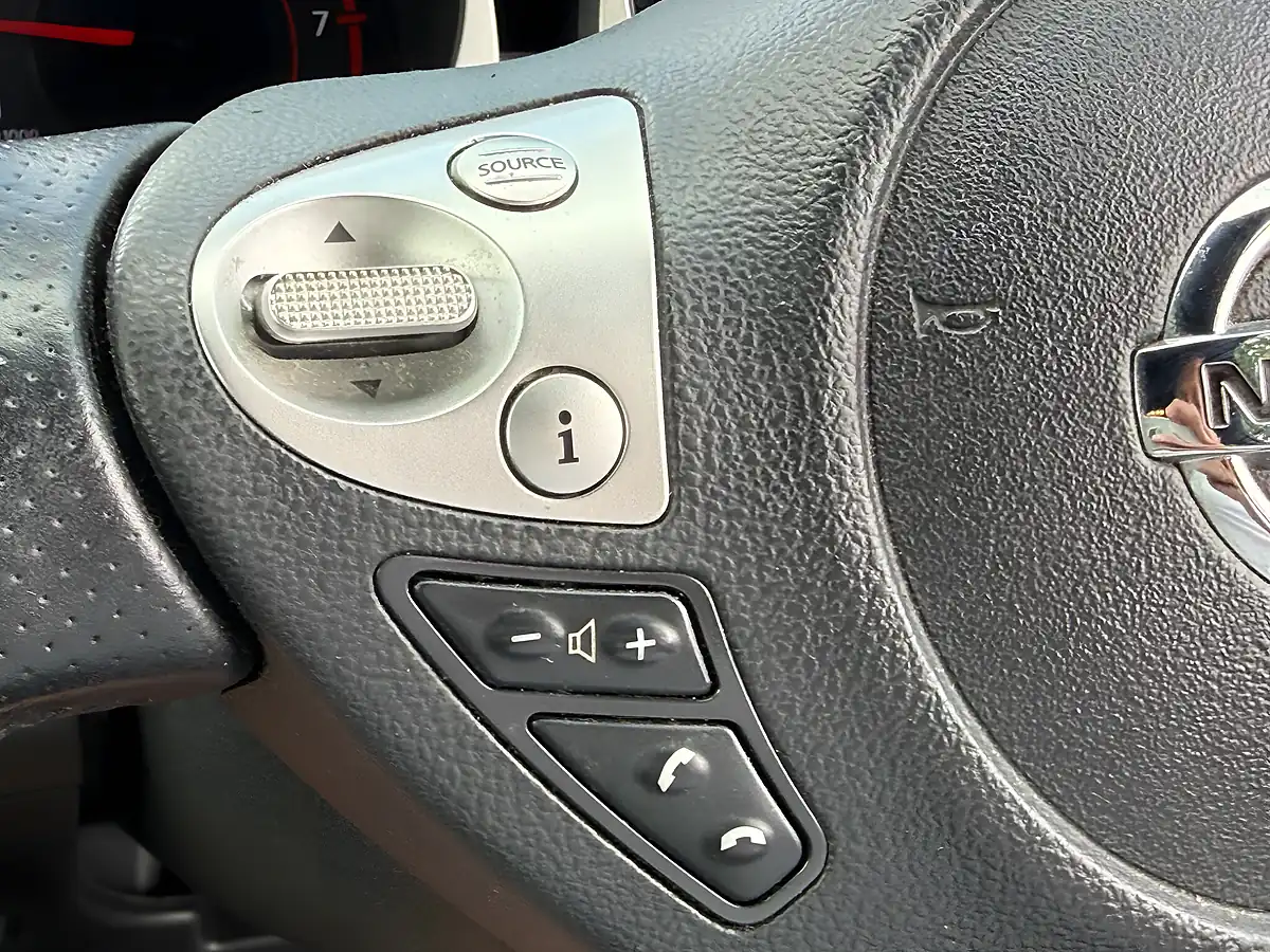 Used 2015 Nissan Juke Tekna Silver - Interior and Exterior details 13