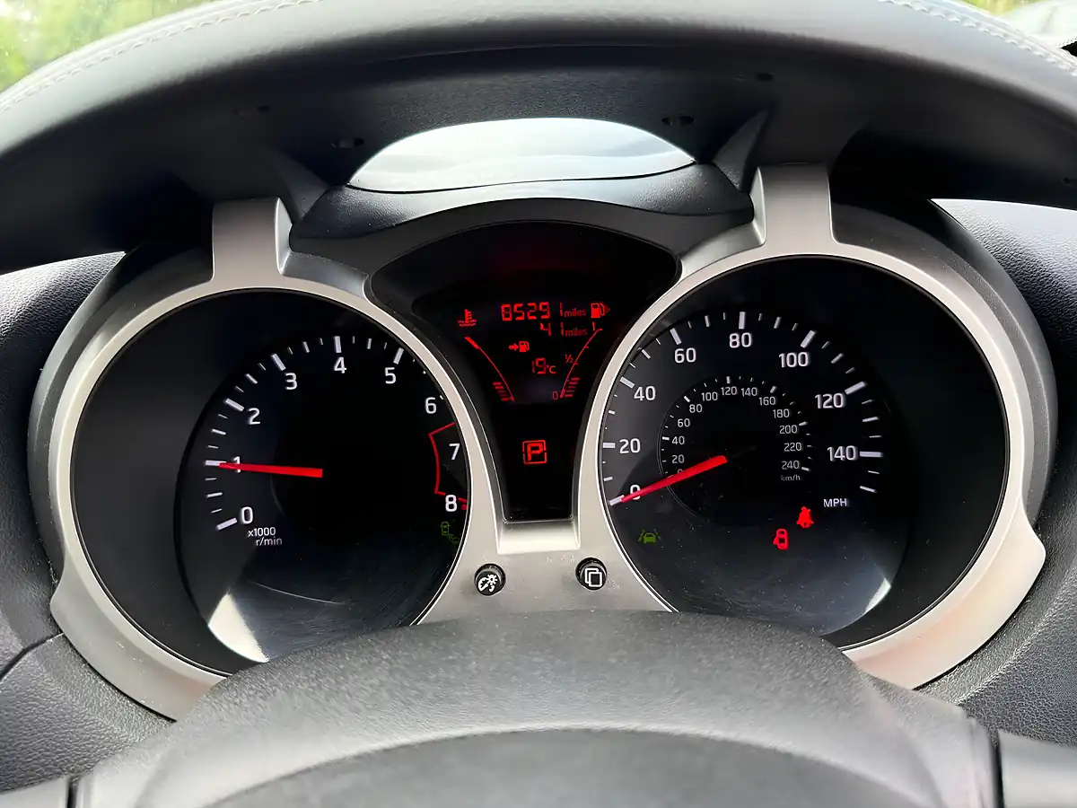 Used 2015 Nissan Juke Tekna Silver - Interior and Exterior details 18