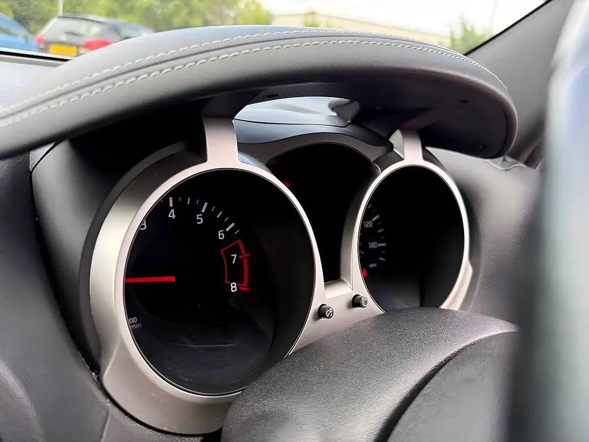 Used 2015 Nissan Juke Tekna Silver - Interior and Exterior details 20