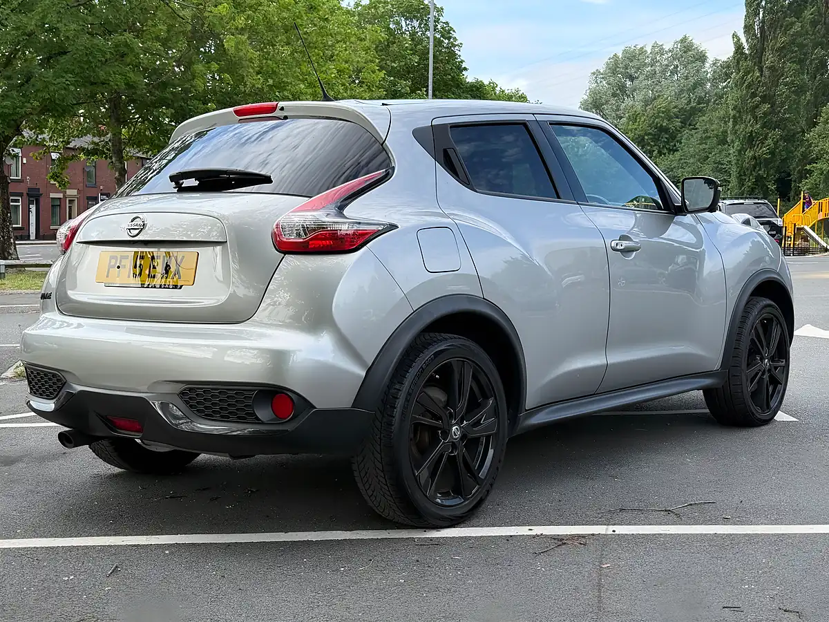 Used 2015 Nissan Juke Tekna Silver - Interior and Exterior details 6