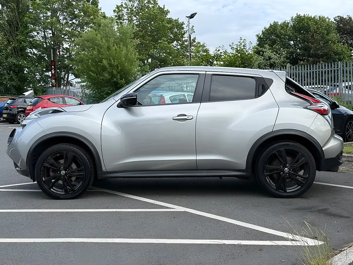 Used 2015 Nissan Juke Tekna Silver - Interior and Exterior details 7