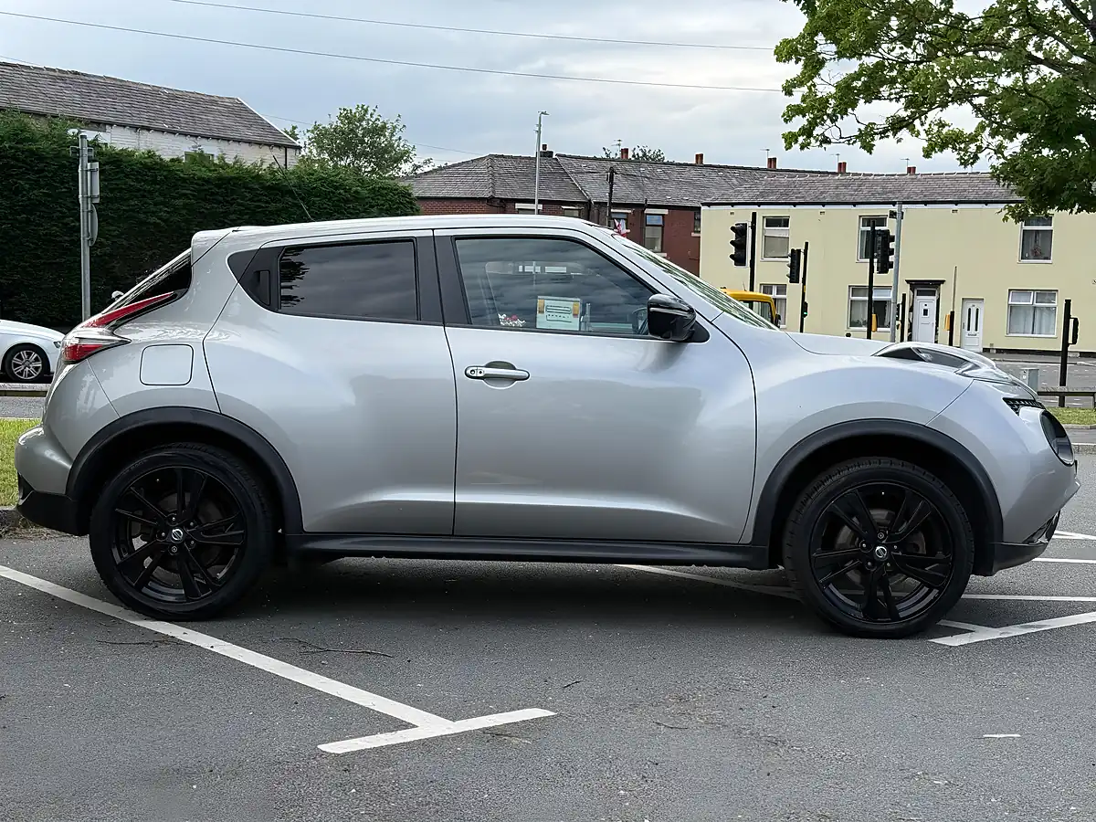 Used 2015 Nissan Juke Tekna Silver - Interior and Exterior details 8