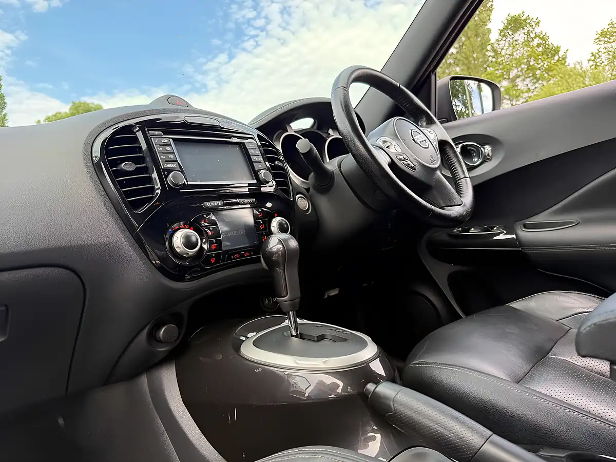 Used 2015 Nissan Juke Tekna Silver - Interior and Exterior details 9