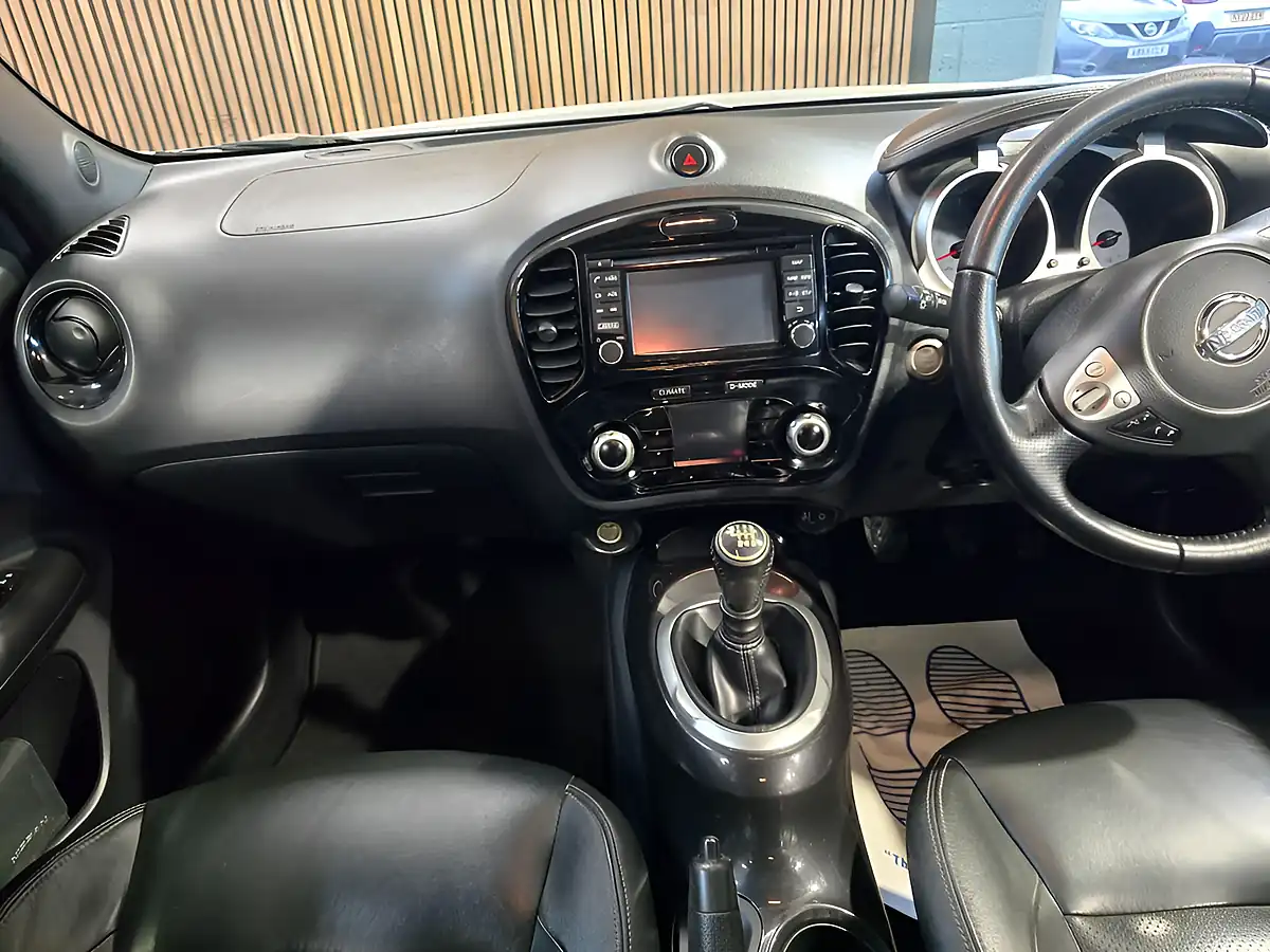 Used 2015 Nissan Juke Tekna Silver - Interior and Exterior details 10