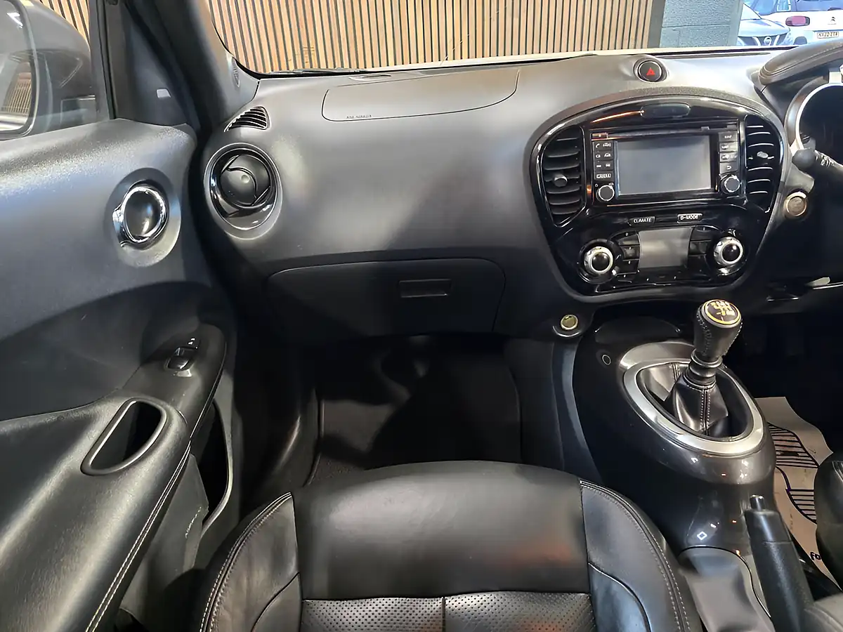 Used 2015 Nissan Juke Tekna Silver - Interior and Exterior details 11