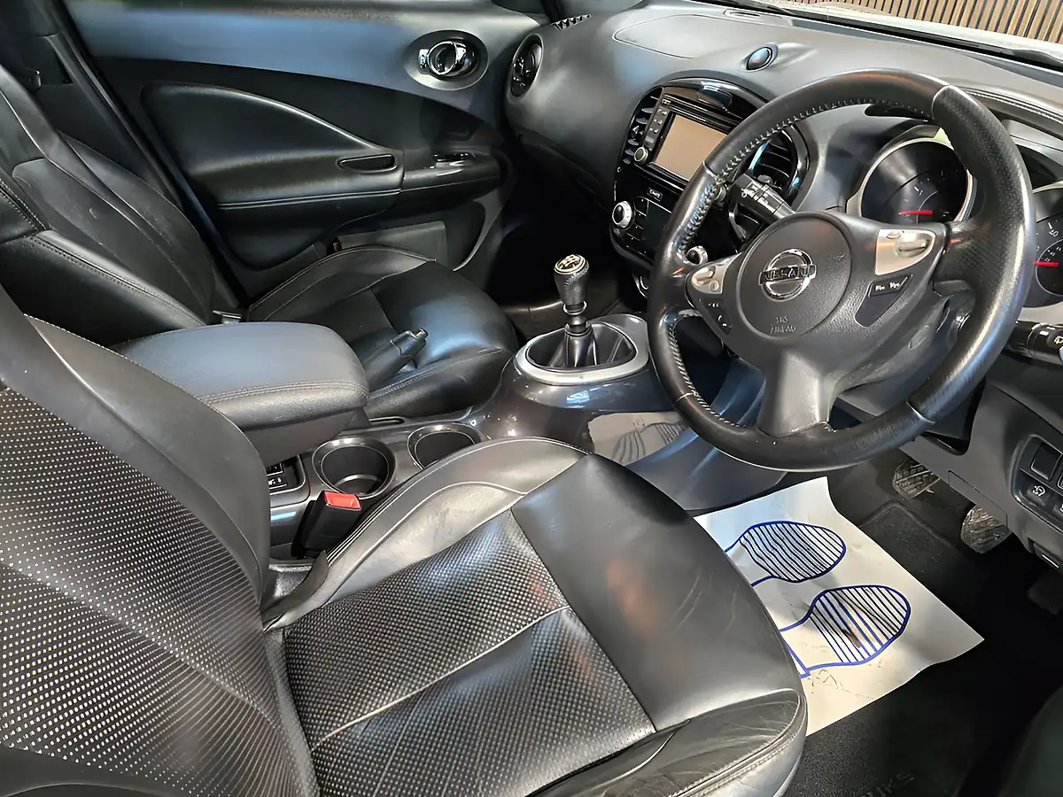Used 2015 Nissan Juke Tekna Silver - Interior and Exterior details 12