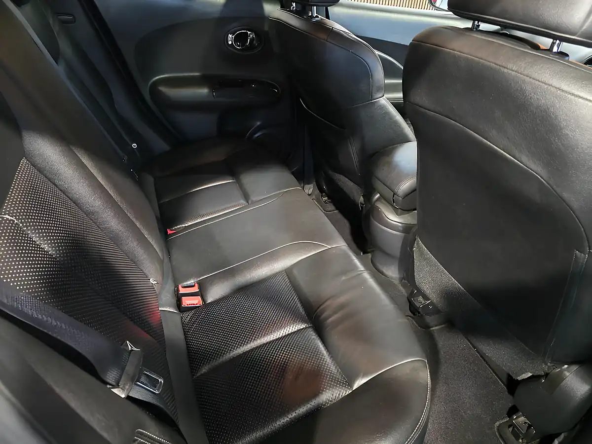 Used 2015 Nissan Juke Tekna Silver - Interior and Exterior details 14