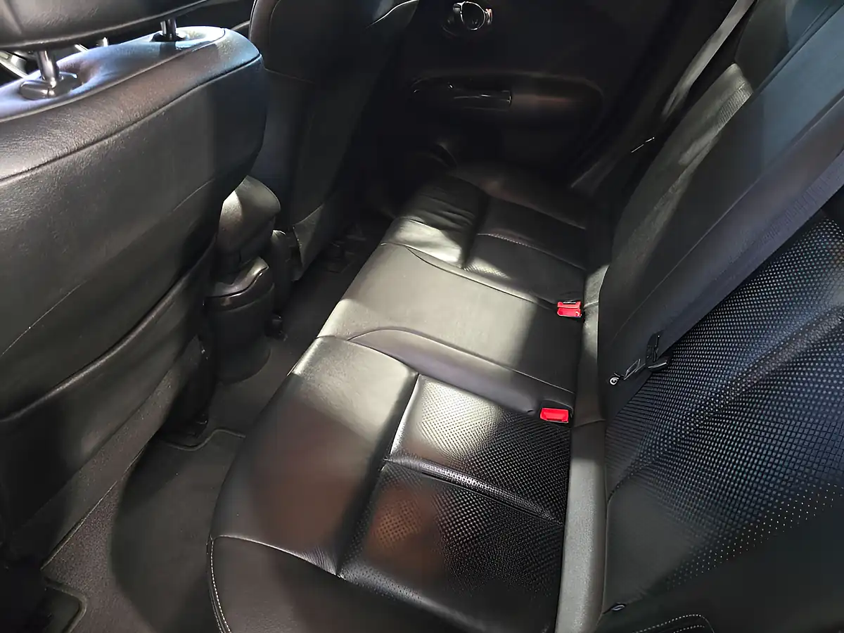 Used 2015 Nissan Juke Tekna Silver - Interior and Exterior details 16