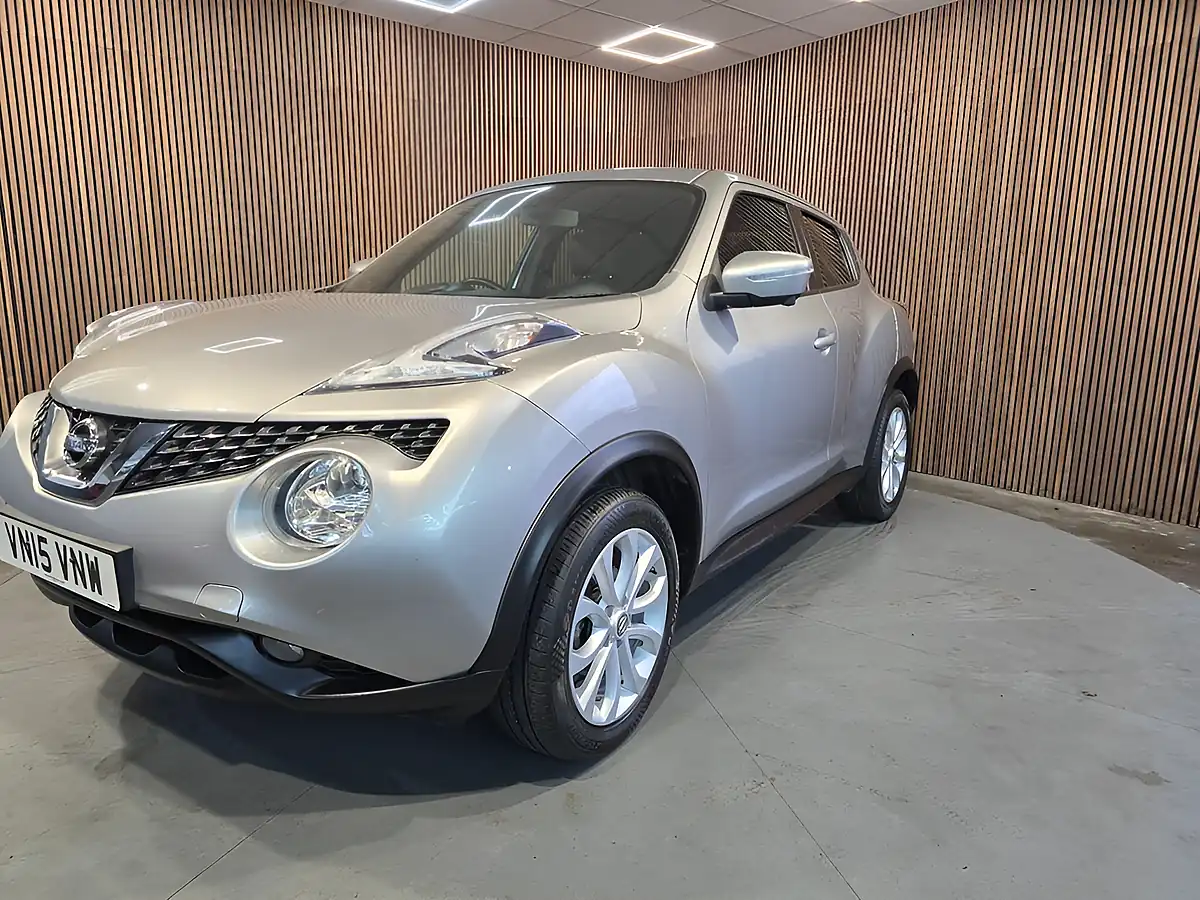 Used 2015 Nissan Juke Tekna Silver - Interior and Exterior details 3