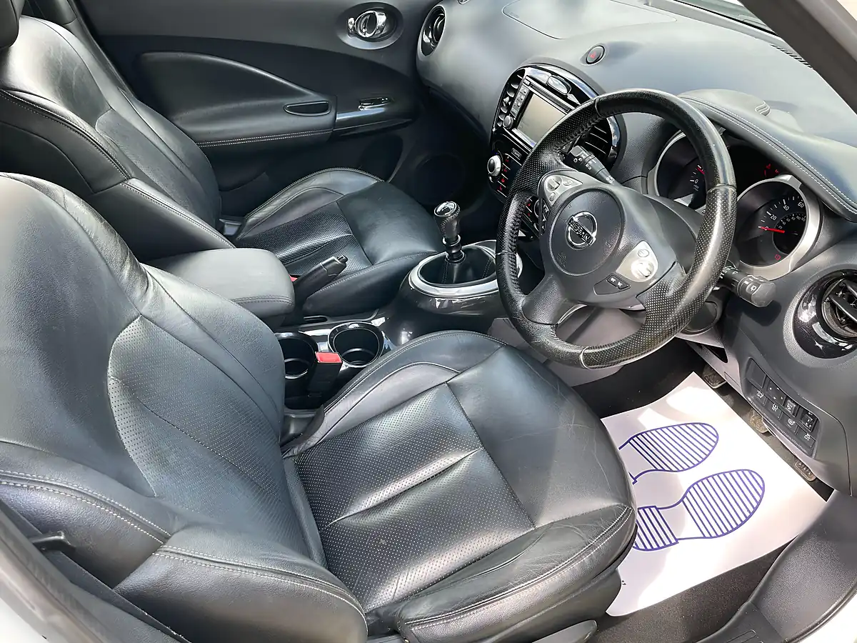 Used 2015 Nissan Juke Tekna Storm White - Interior and Exterior details 10
