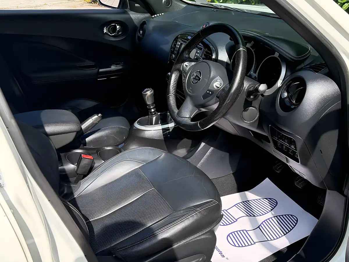 Used 2015 Nissan Juke Tekna Storm White - Interior and Exterior details 11