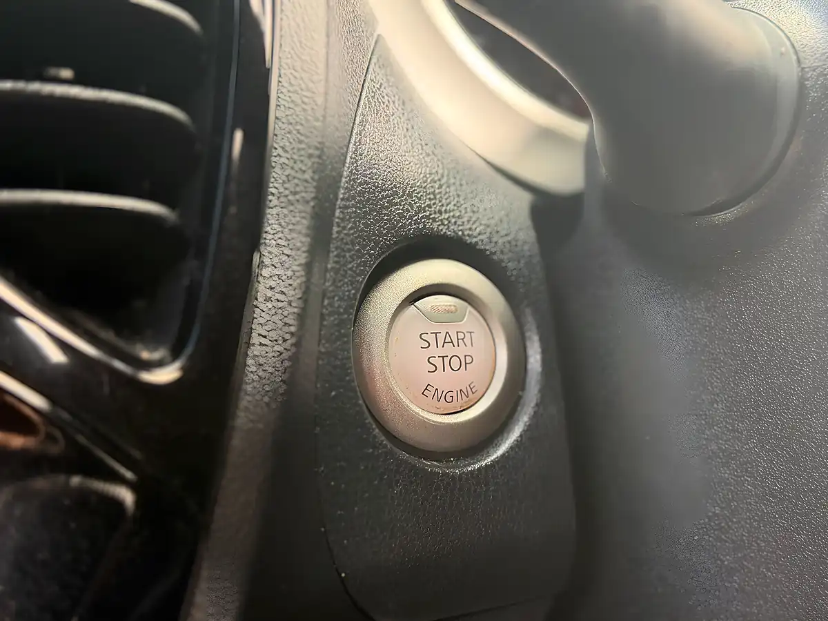 Used 2015 Nissan Juke Tekna Storm White - Interior and Exterior details 14