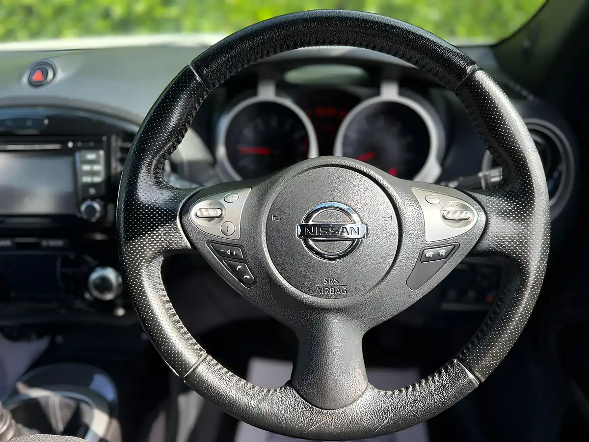 Used 2015 Nissan Juke Tekna Storm White - Interior and Exterior details 18