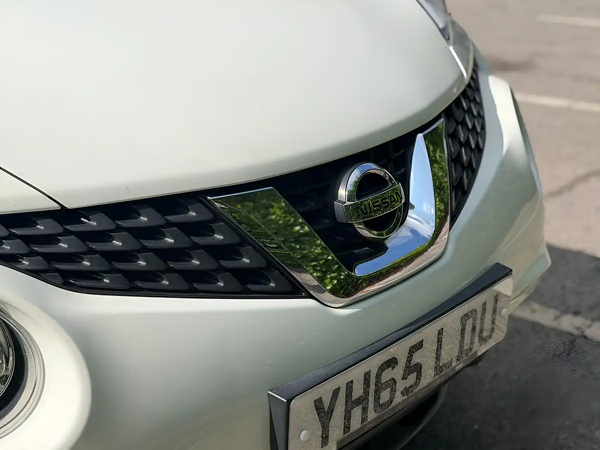 Used 2015 Nissan Juke Tekna Storm White - Interior and Exterior details 20