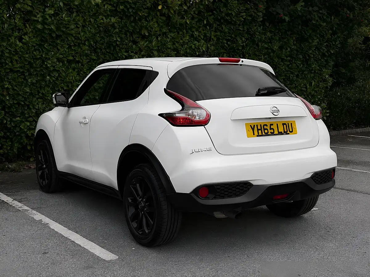 Used 2015 Nissan Juke Tekna Storm White - Interior and Exterior details 5