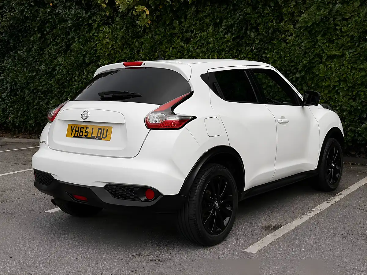 Used 2015 Nissan Juke Tekna Storm White - Interior and Exterior details 7
