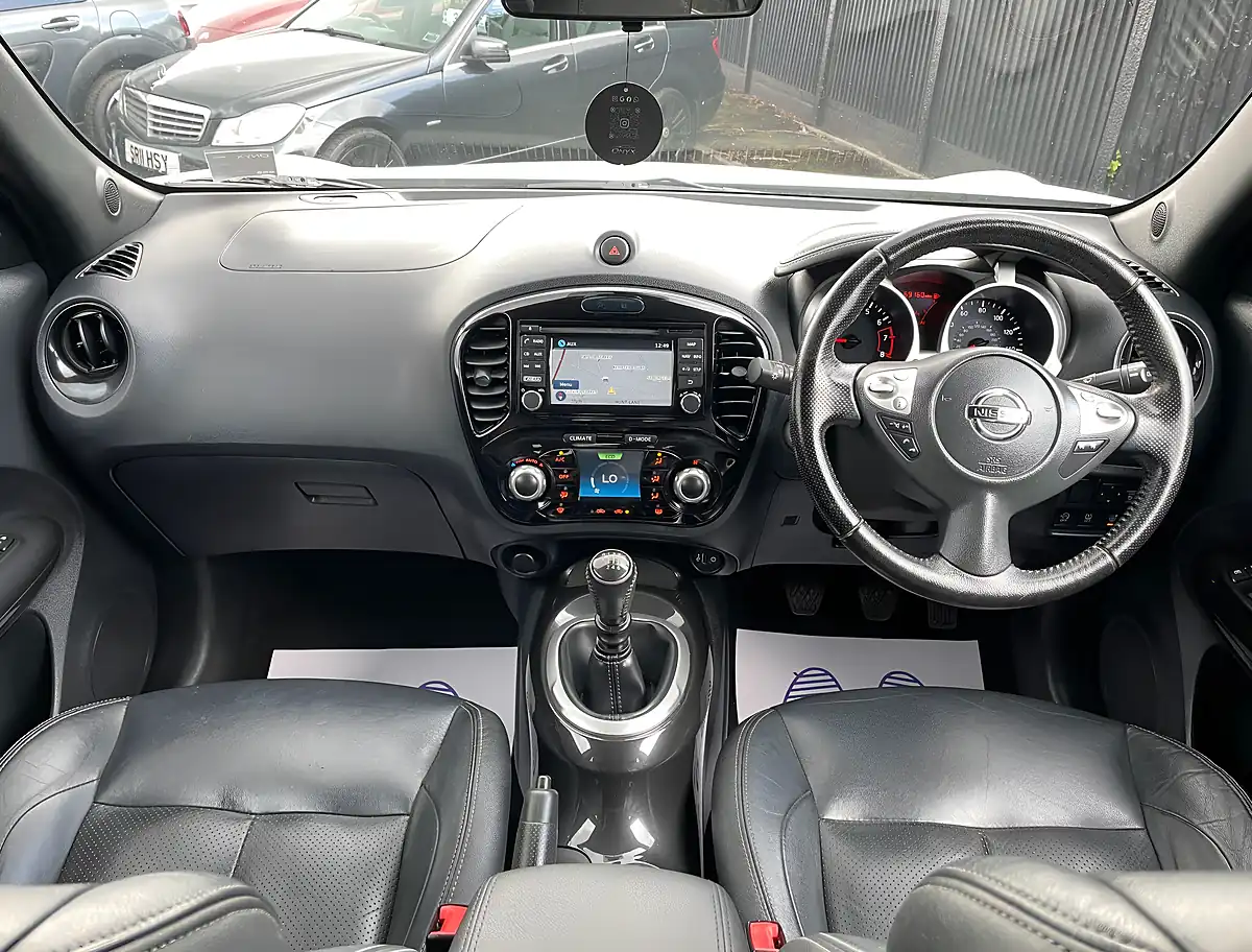 Used 2015 Nissan Juke Tekna Storm White - Interior and Exterior details 8