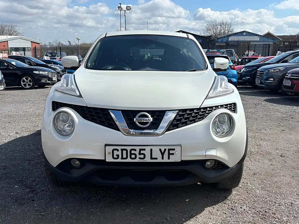 Used 2015 Nissan Juke Tekna White - Interior and Exterior details 2