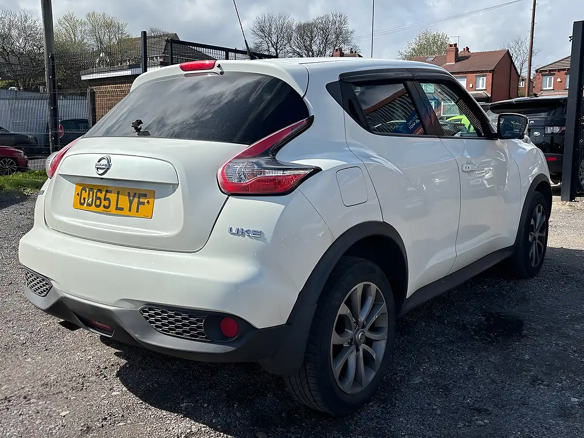 Used 2015 Nissan Juke Tekna White - Interior and Exterior details 4