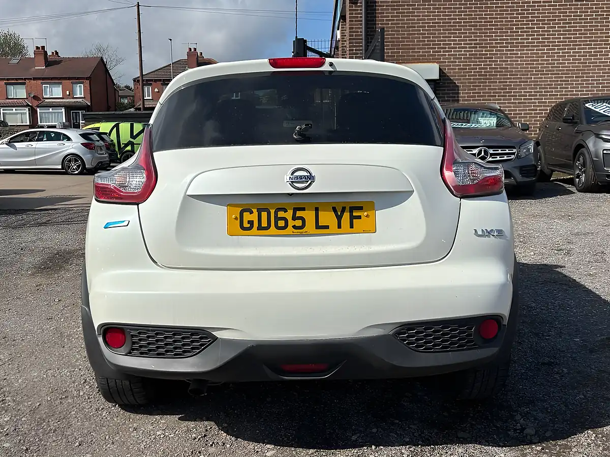 Used 2015 Nissan Juke Tekna White - Interior and Exterior details 5