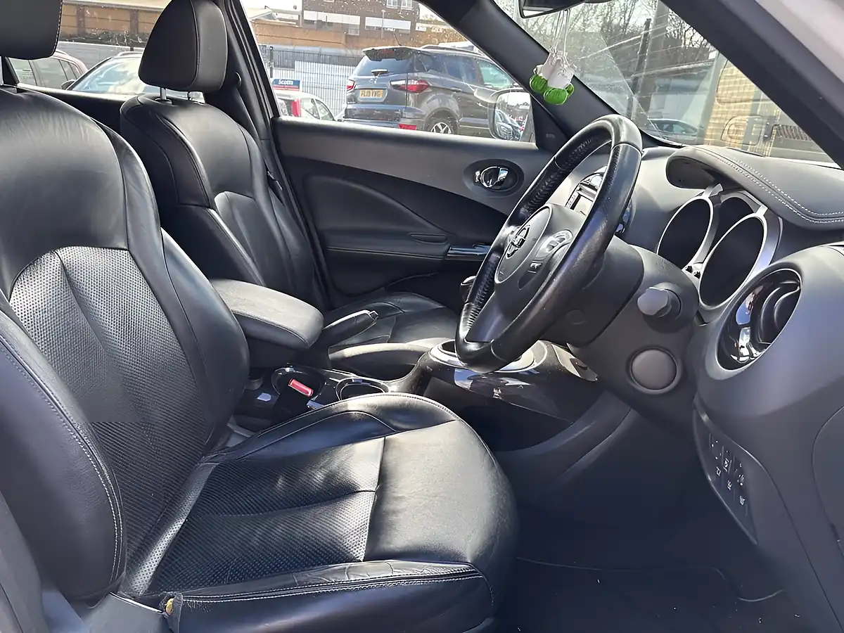 Used 2015 Nissan Juke Tekna White - Interior and Exterior details 7