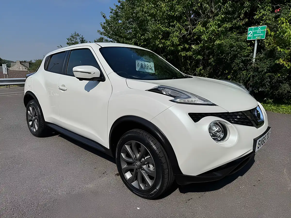 Used 2015 Nissan Juke Tekna White - Interior and Exterior details 10