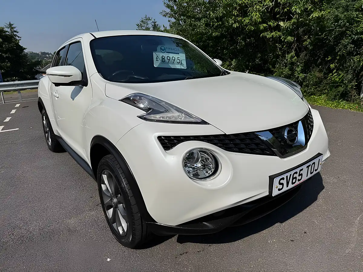 Used 2015 Nissan Juke Tekna White - Interior and Exterior details 11