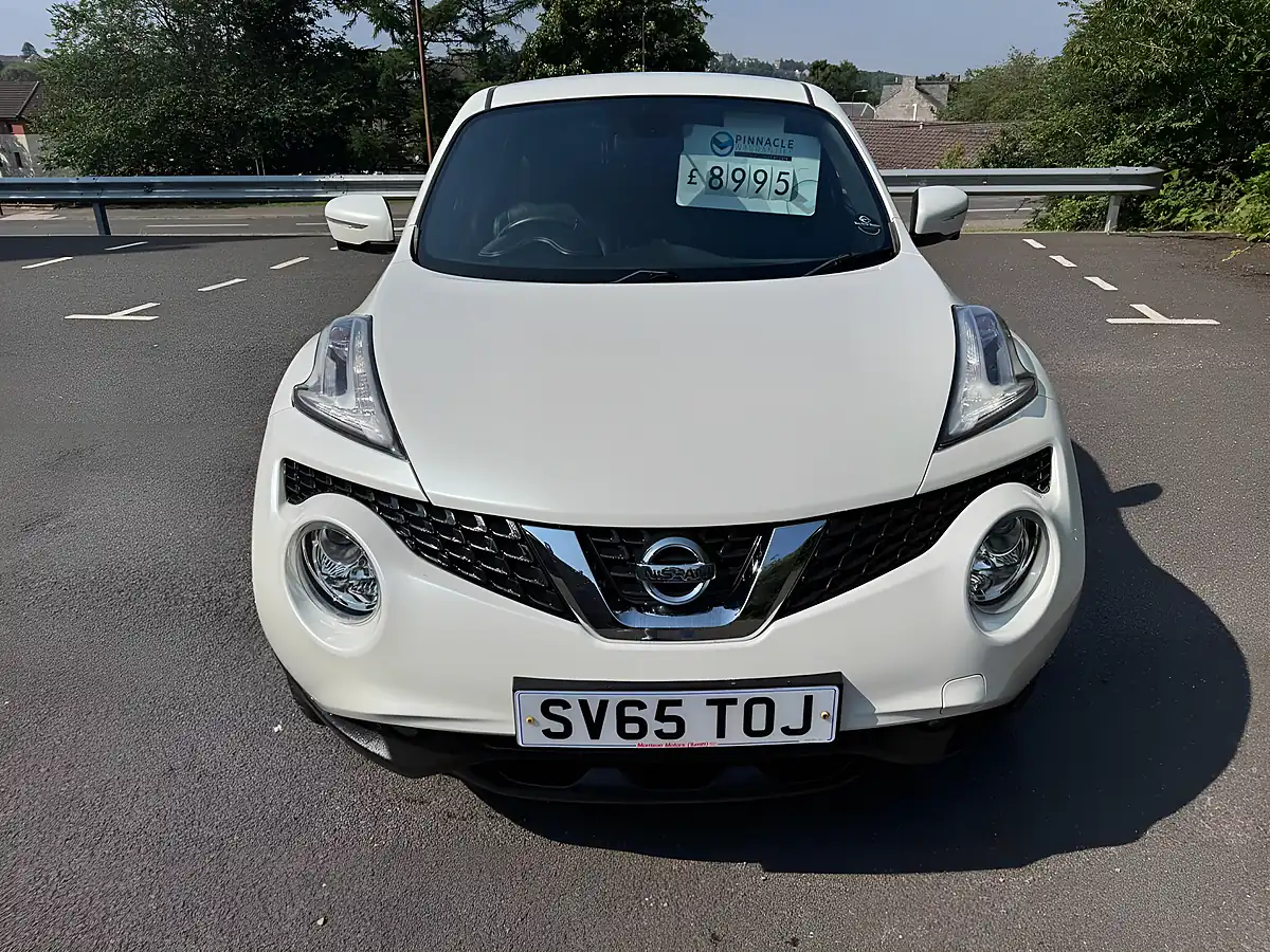 Used 2015 Nissan Juke Tekna White - Interior and Exterior details 12