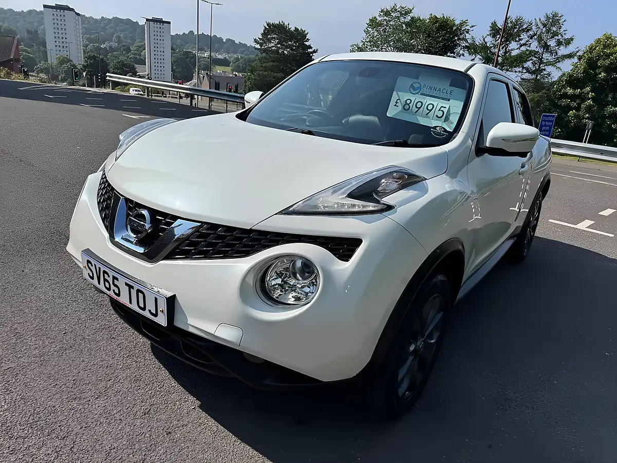 Used 2015 Nissan Juke Tekna White - Interior and Exterior details 13