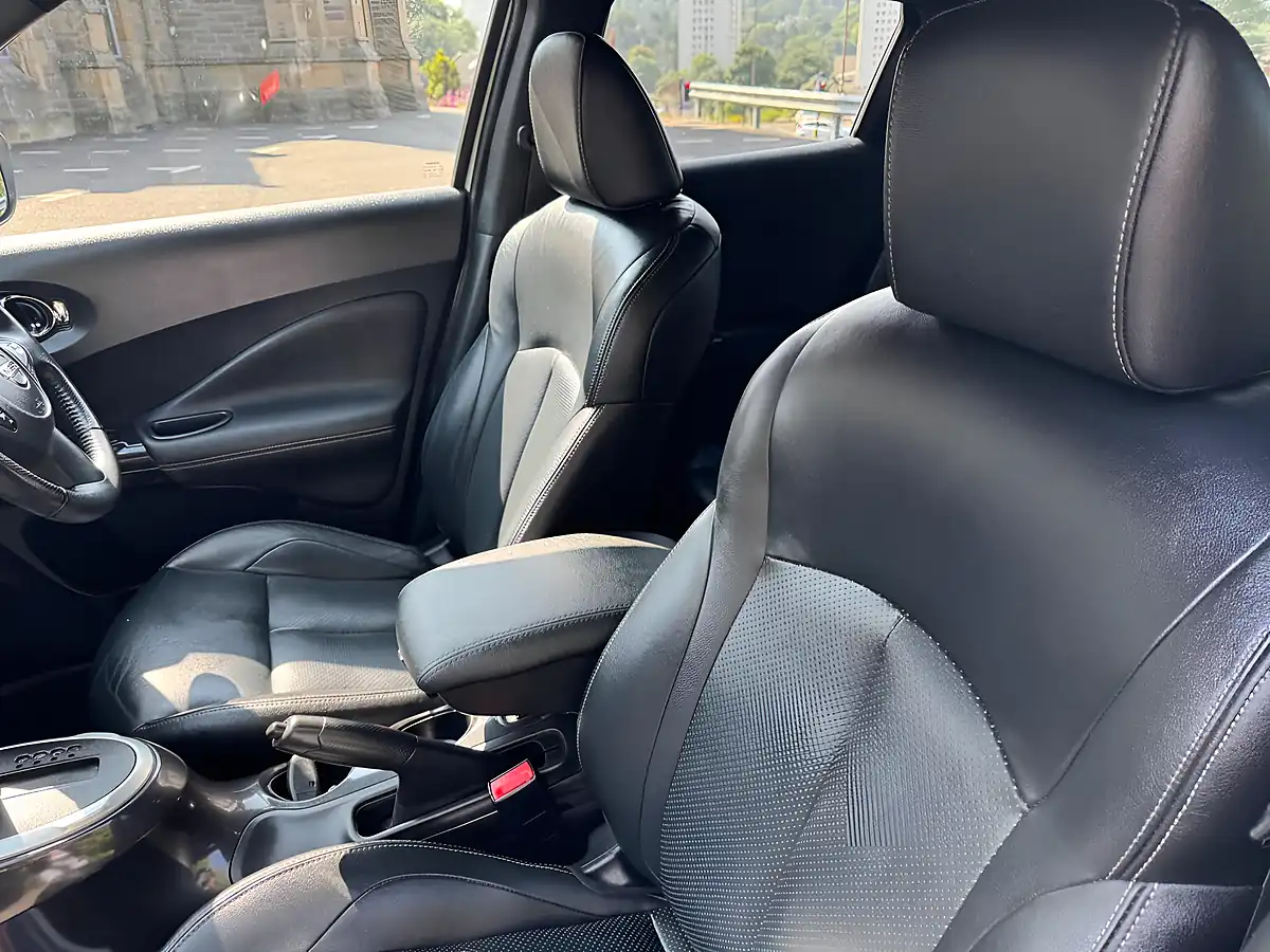 Used 2015 Nissan Juke Tekna White - Interior and Exterior details 14