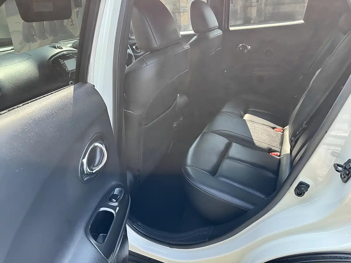 Used 2015 Nissan Juke Tekna White - Interior and Exterior details 15