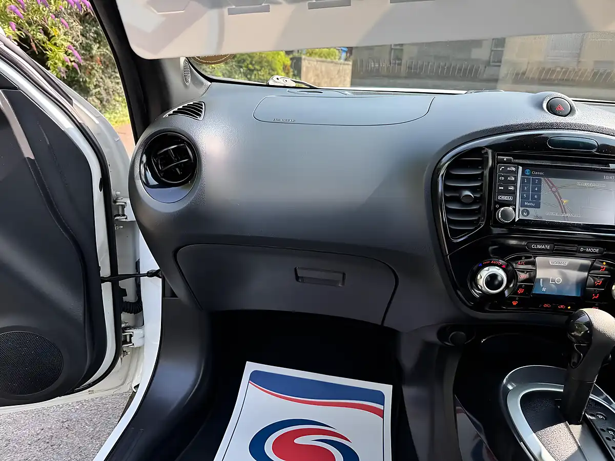 Used 2015 Nissan Juke Tekna White - Interior and Exterior details 16
