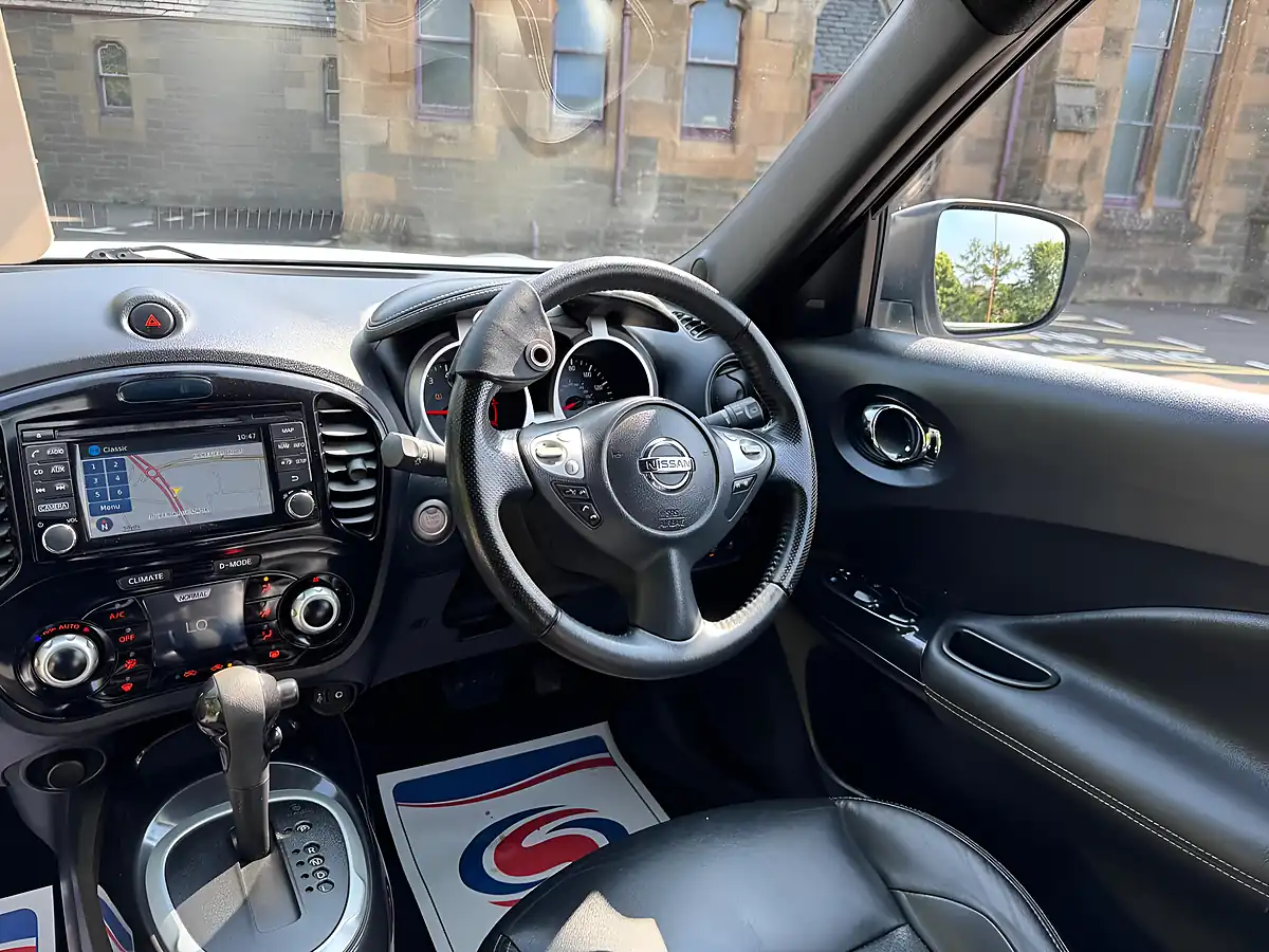 Used 2015 Nissan Juke Tekna White - Interior and Exterior details 18