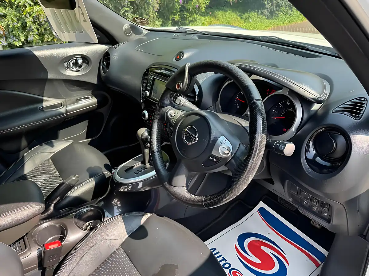 Used 2015 Nissan Juke Tekna White - Interior and Exterior details 19